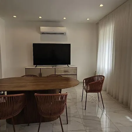 Modern Elegance V1 Apartment *