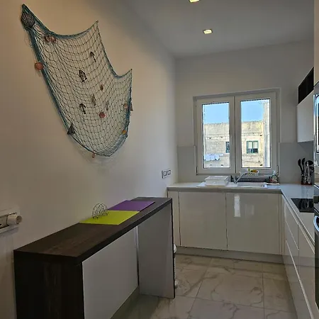 Modern Elegance V1 Apartment