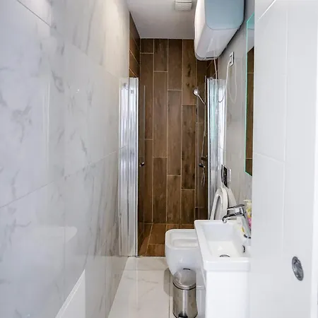 Modern Elegance V1 Apartment